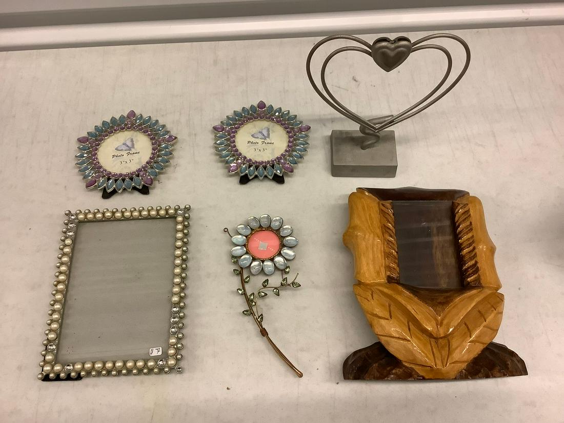Lot of picture frames and more: Lot of picture frames and more