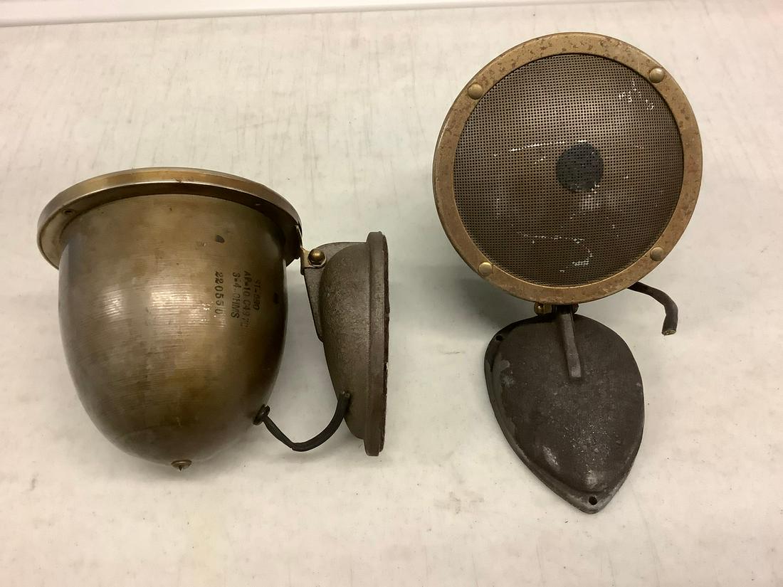 Pair of vintage speakers (1 of 1)