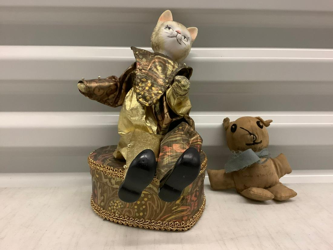 Moving cat music jewlery box and vintage bear (1 of 1)