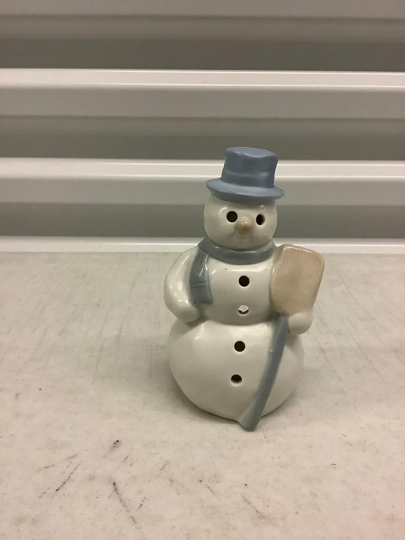 Japanese snowman candle holder: Japanese snowman candle holder