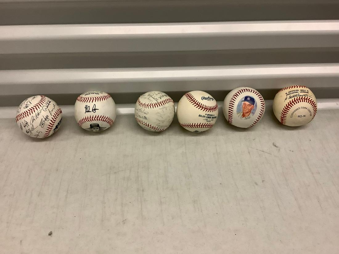 lot of signed baseballs (1 of 1)
