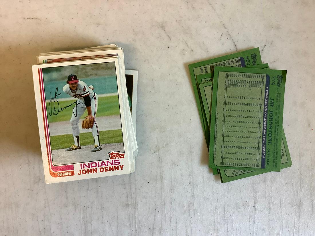 Large lot of Topps 1982 Baseball cards (1 of 1)