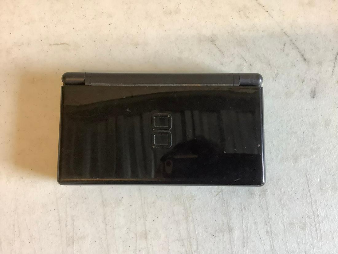 Nintendo DS lite (1 of 1)