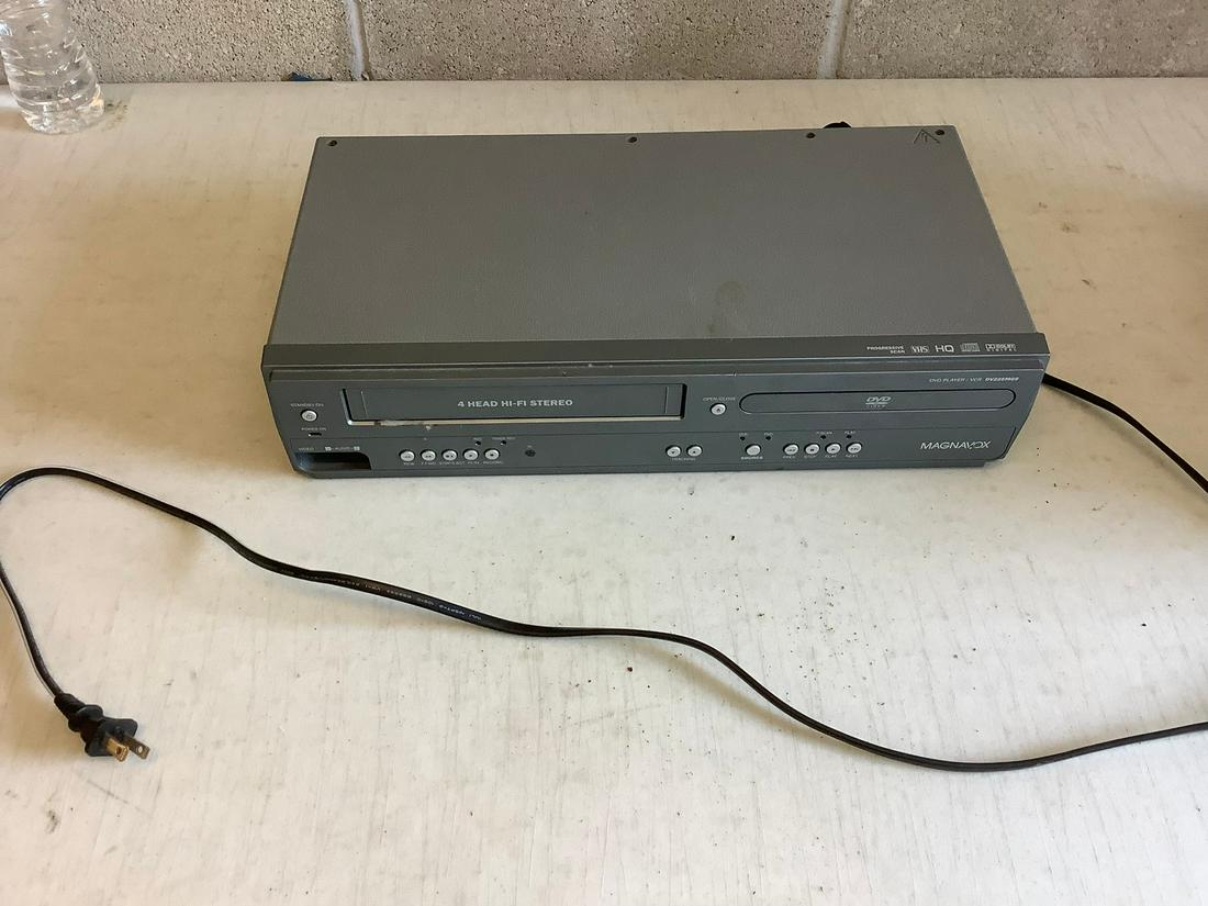 Magnavox DVD/VHS player DV225MG9 (1 of 1)