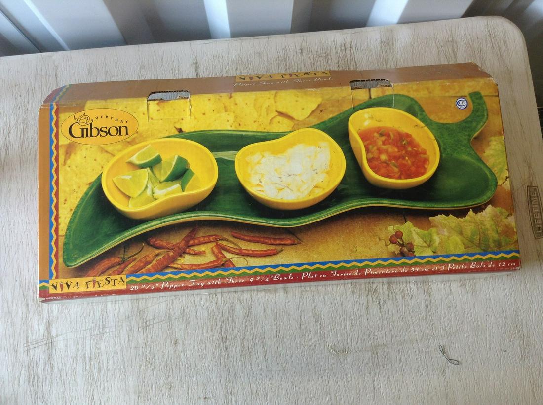 Everyday Gibson "Viva Fiesta" Pepper Tray and Three: Everyday Gibson "Viva Fiesta" Pepper Tray and Three Bowls