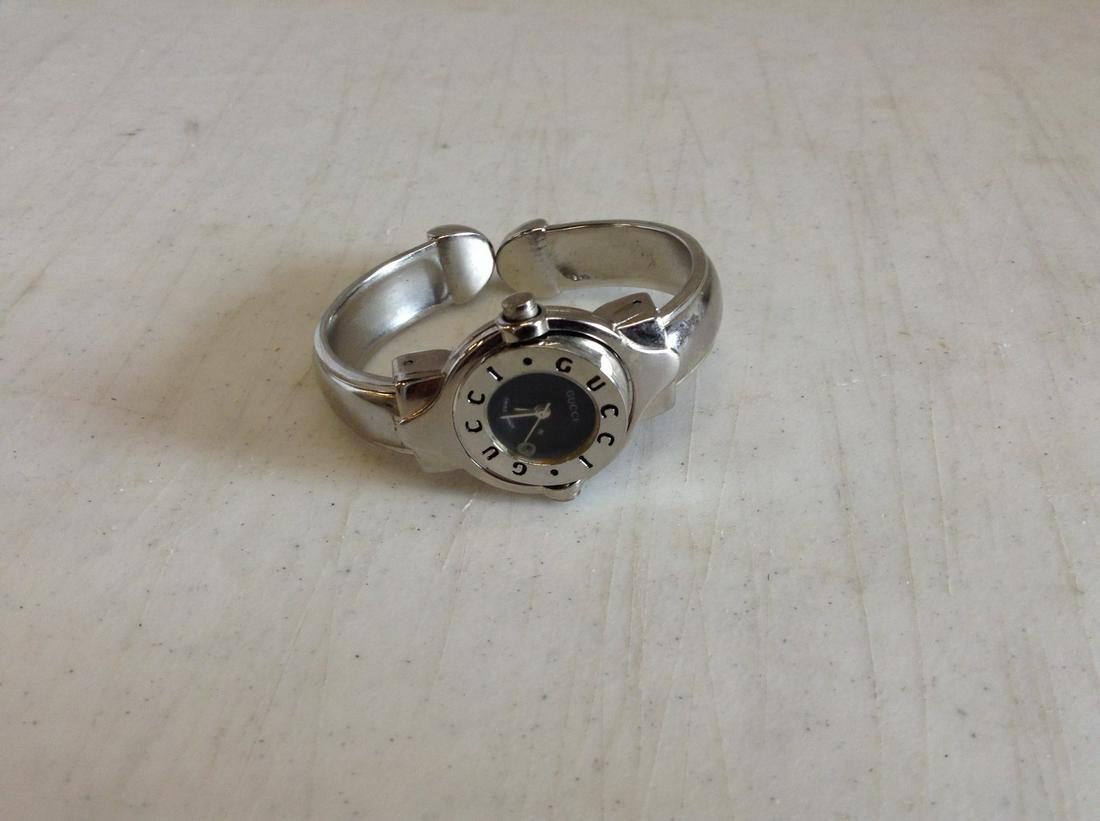 Womens gucci twirl face watch (1 of 1)