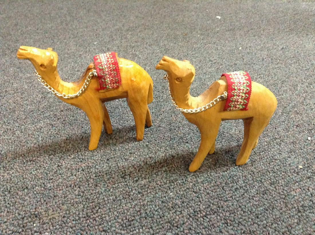 Pair of Hand Carved Camels 4" (1 of 1)