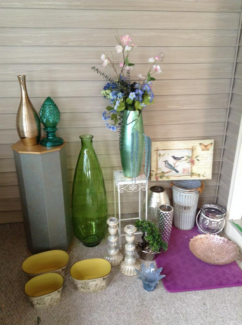 Large lot of decorative items (1 of 1)