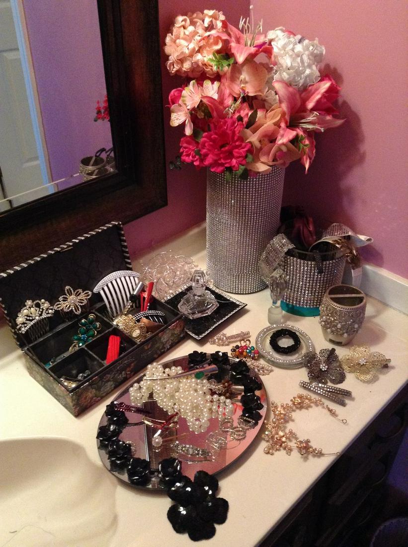 Contents of Vanity - Vintage Vanity Tray, Hair Clips (1 of 1)