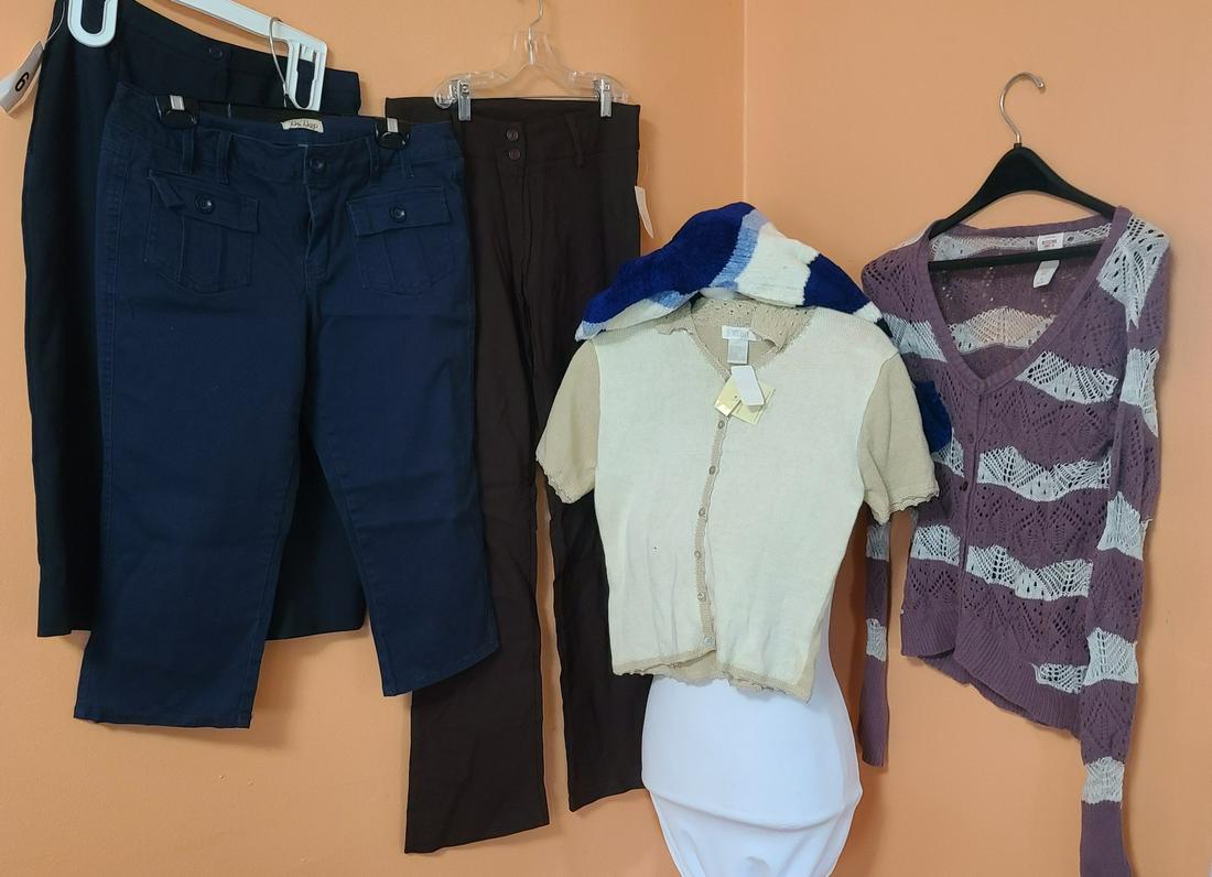 Juniors small/m pants pencil skirt sweaters incl: Juniors small/m pants pencil skirt sweaters incl mossimo