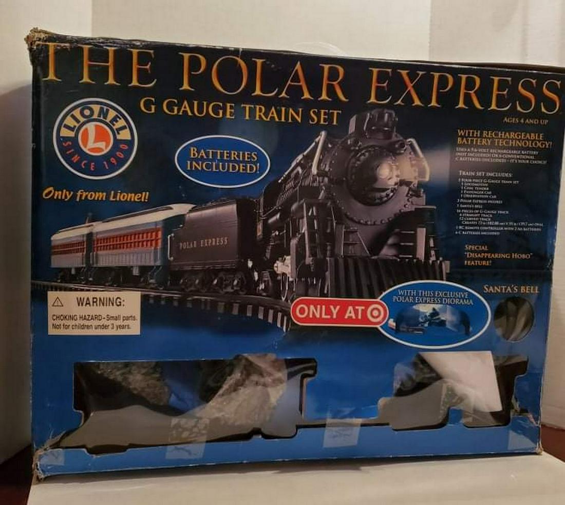 The Polar Express Train Set Works (1 of 1)