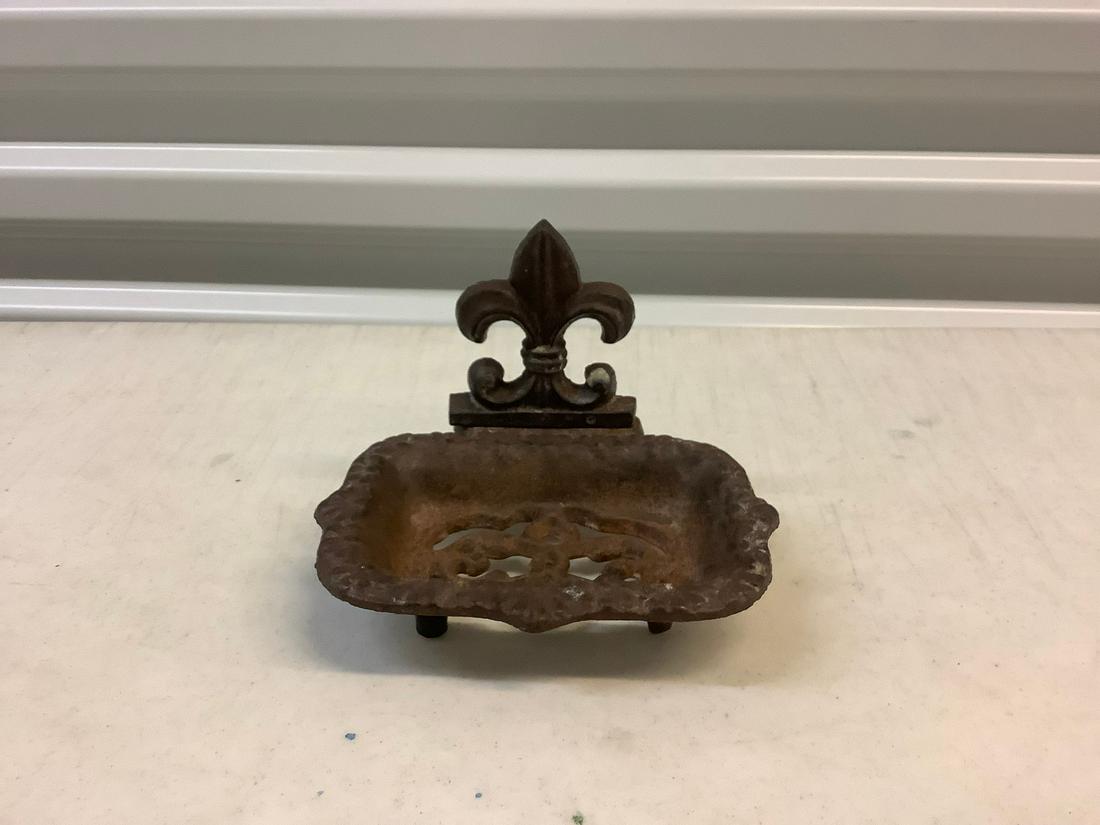 Cast iron container: Cast iron container