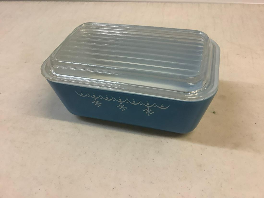 Pyrex container: Pyrex container