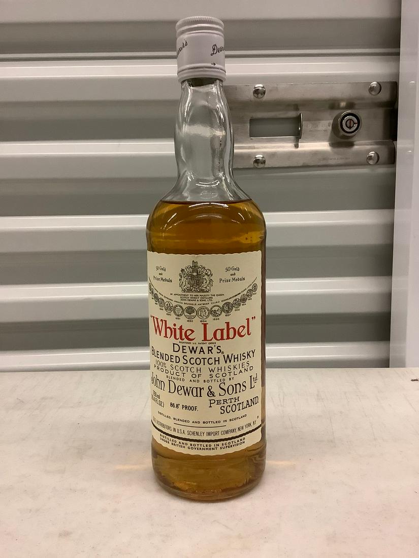 White Label Blended Scotch Whiskey 750mL bottle (1 of 1)