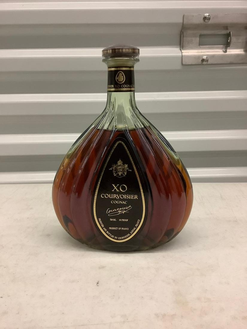 XO Courvoisier Cognac 750mL bottle (1 of 1)