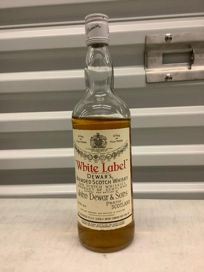 White Label Blended Scotch Whiskey 750mL bottle (1 of 1)