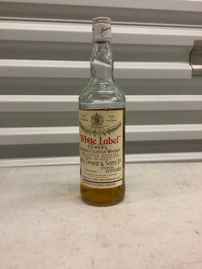 White Label Blended Scotch Whiskey 750mL bottle (1 of 1)