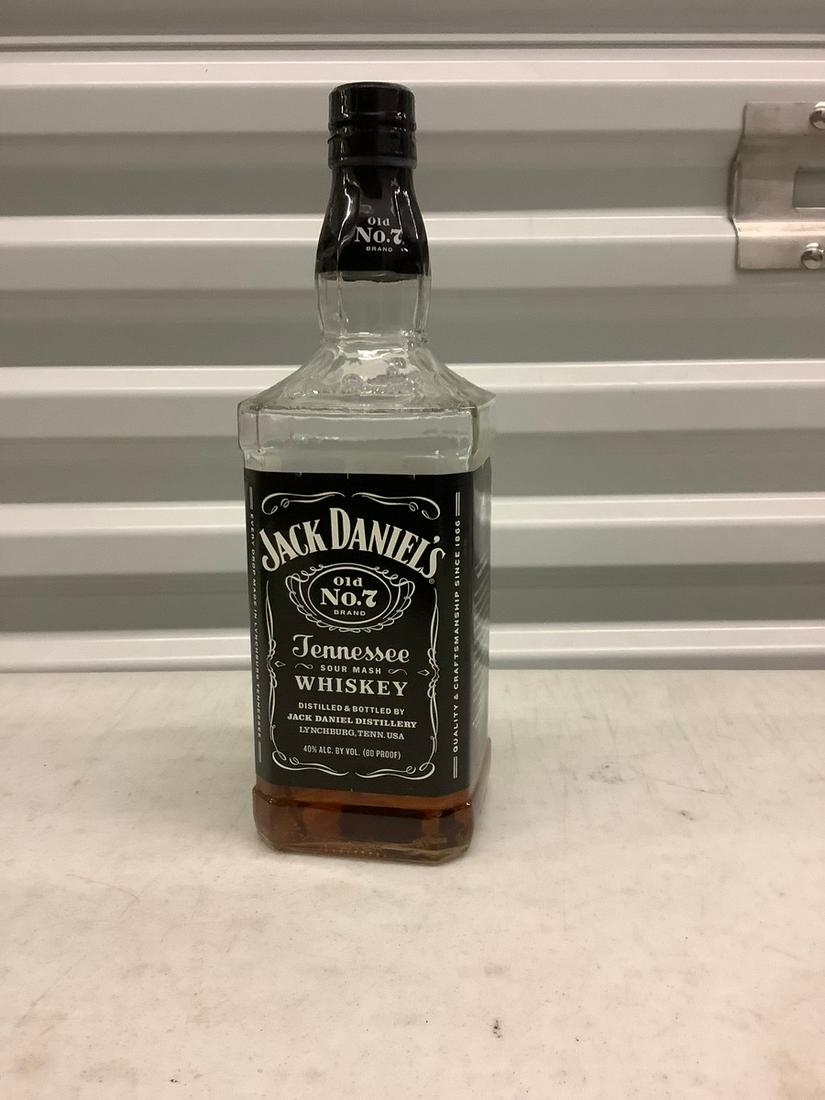 Jack Daniels whiskey 1 liter bottle (1 of 1)