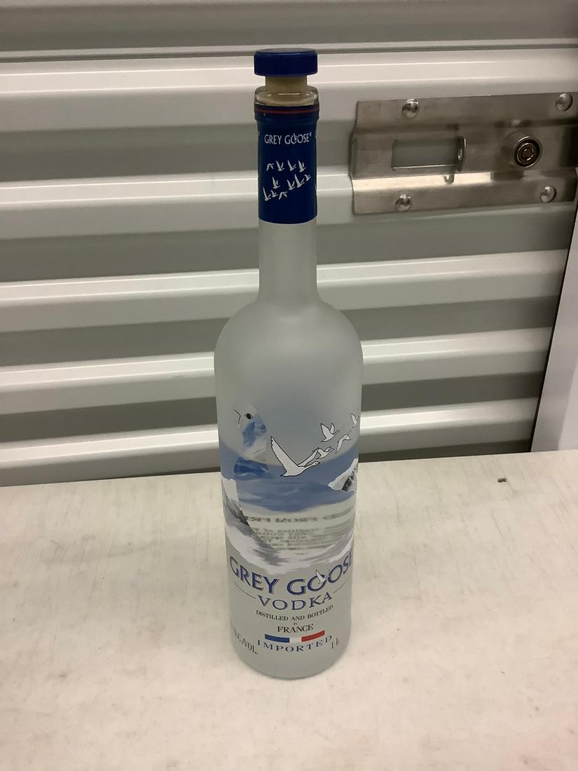 Grey Goose Vodka 1L bottle (1 of 1)