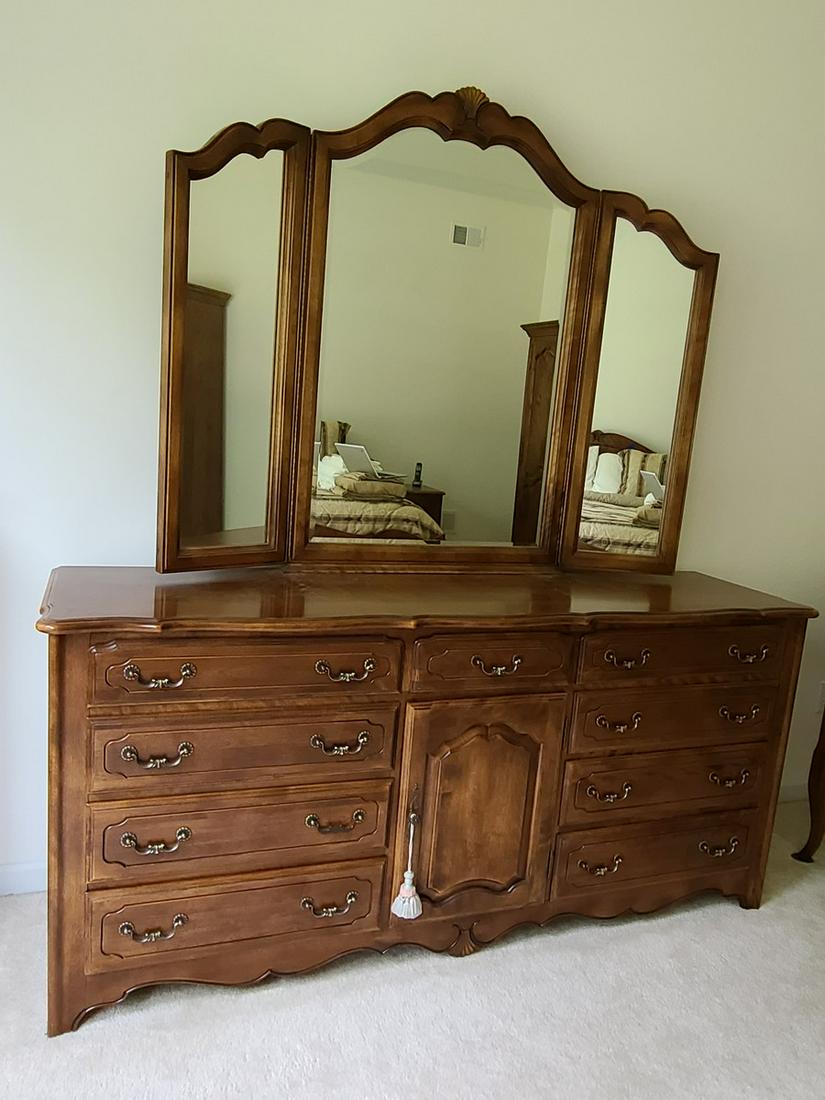 ethan allen dresser and mirror: 72x19x33