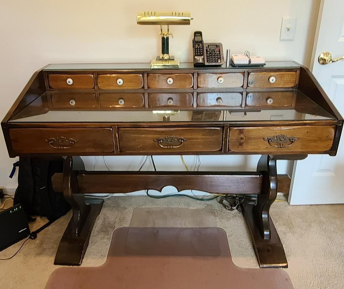 vintage wooden desk (no contents incl): 37x24x54