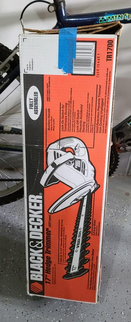 black & decker hedge trimmer (1 of 1)