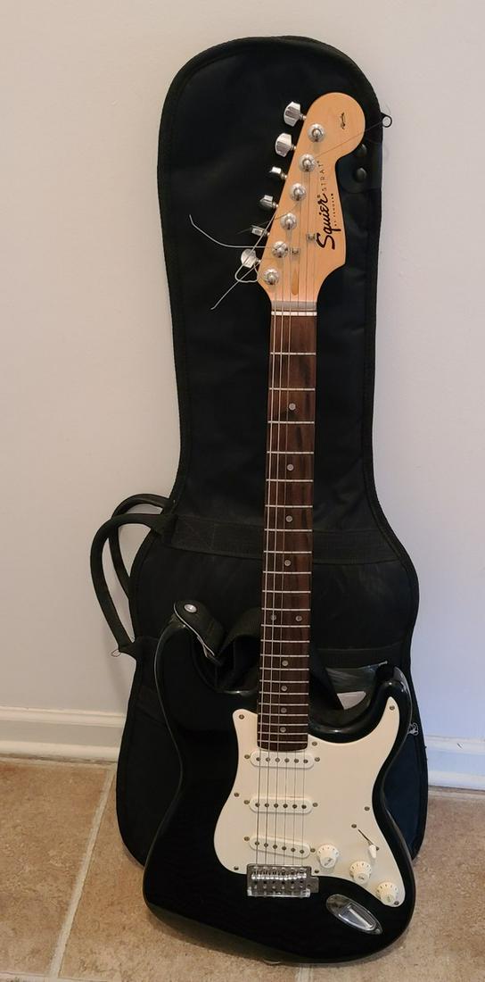 Fender Squier Strat Guitar and Case (1 of 1)