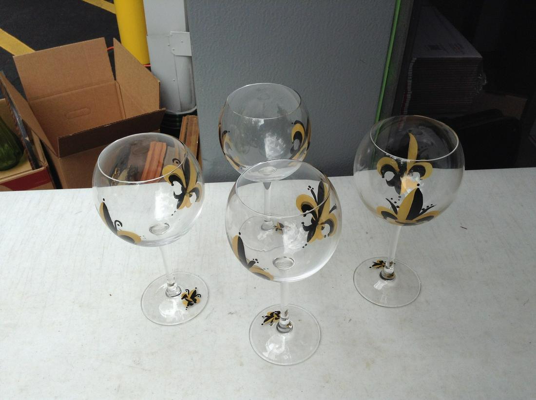 4 wine glasses with hand painted saints logo: 4 wine glasses with hand painted saints logo
