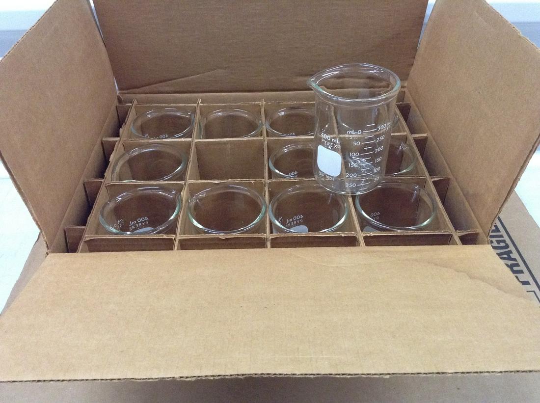 12 Corning Pyrex 400ml Griffin Beaker (1 of 1)