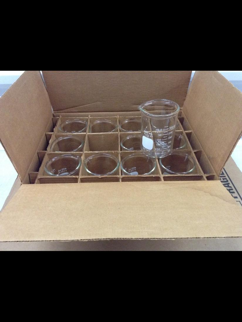 12 Corning Pyrex 400ml Griffin Beaker (1 of 1)