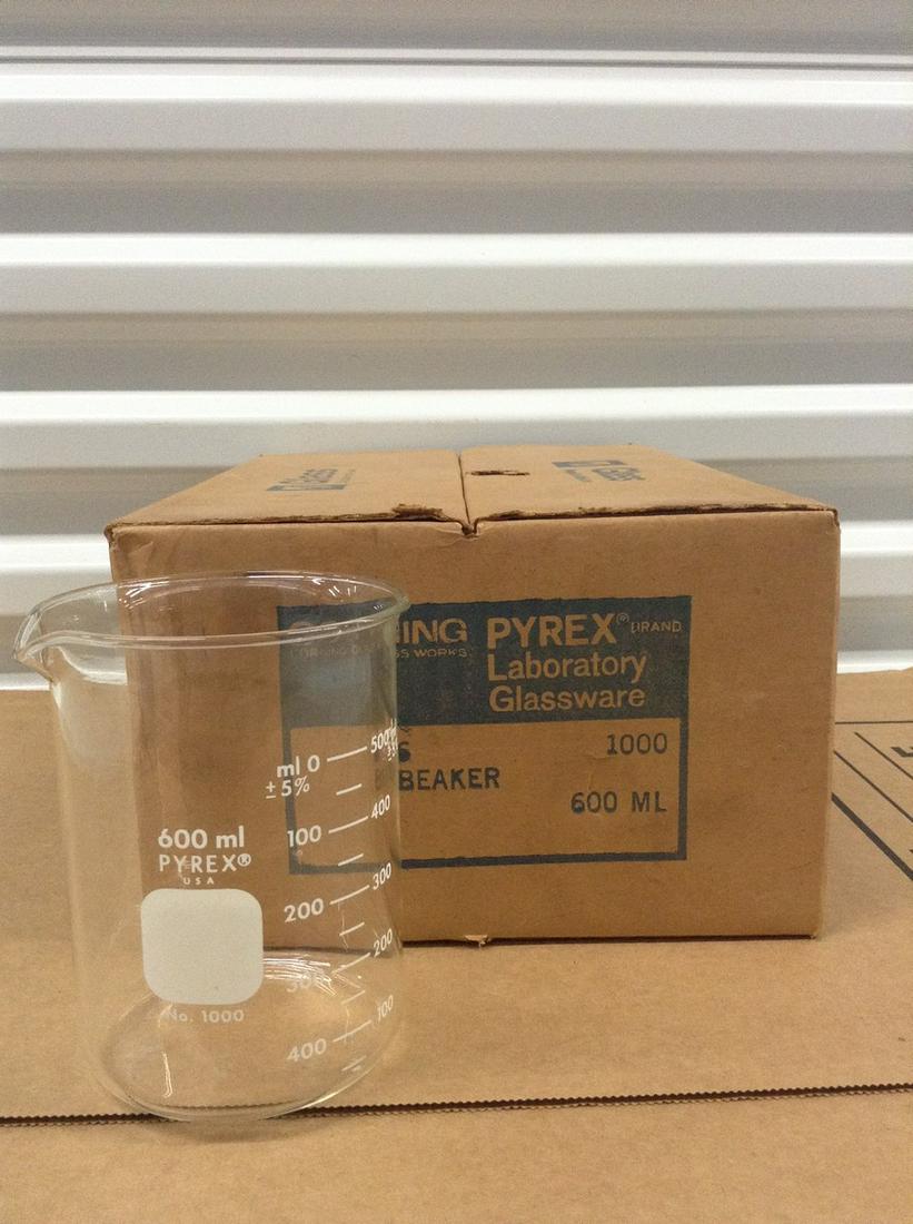 6 Corning Pyrex 600ml Griffin Beaker (1 of 1)