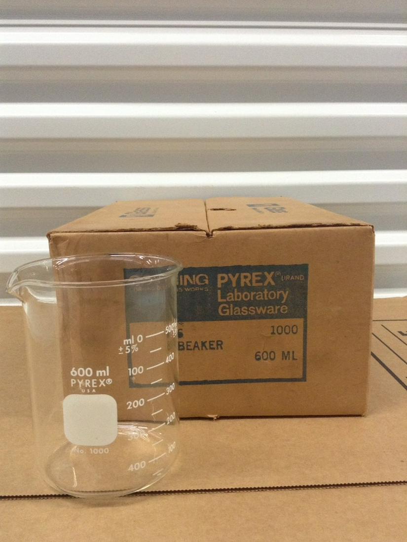 6 Corning Pyrex 600ml Griffin Beaker (1 of 1)