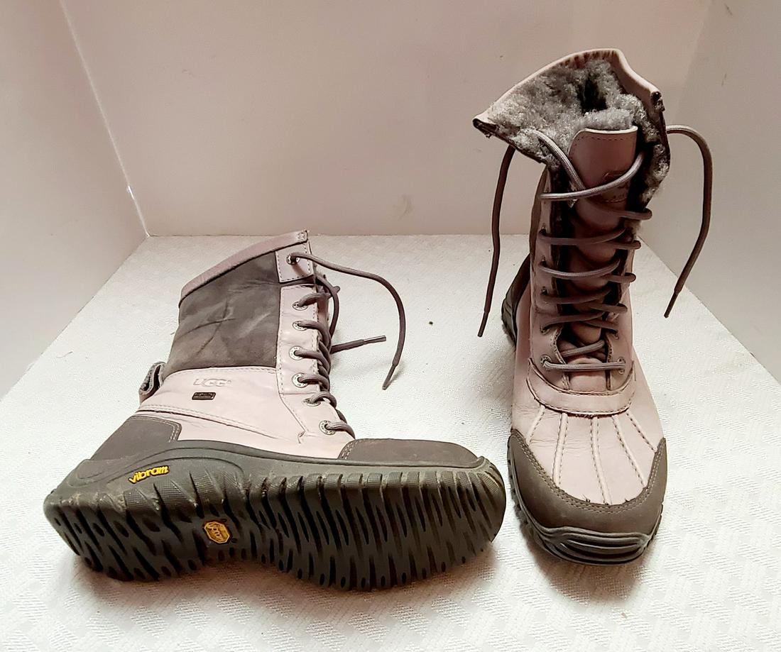 Women's Ugg Boots Vibram Sz7: very good preowned condition