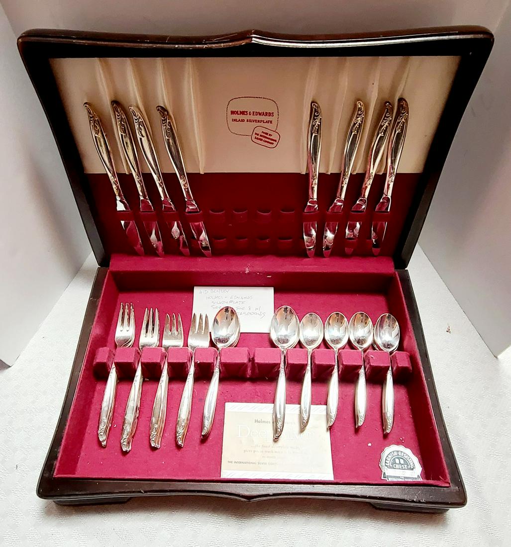Midcentury Holmes & Edwards Service for 8 Silverplate: Midcentury Holmes & Edwards Service for 8 Silverplate
