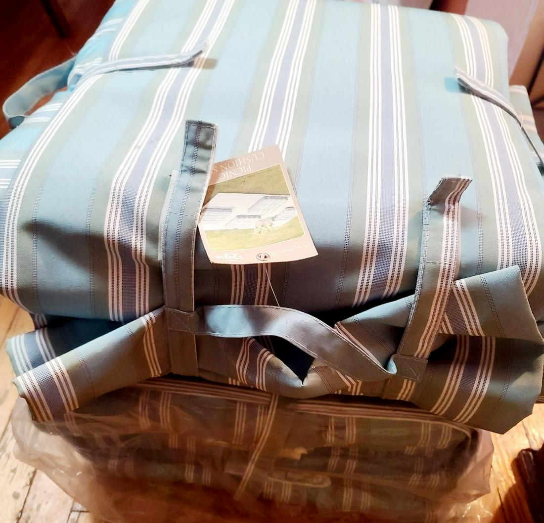 2 sets 4 Outdoor Cushions: 2 sets 4 Outdoor Cushions