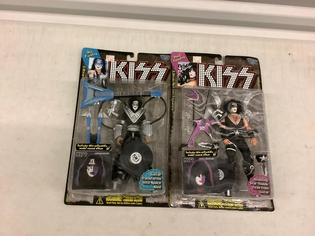 Unopened Kiss Paul Stanley and Ace Fzehley Figures: Unopened Kiss Paul Stanley and Ace Fzehley Figures