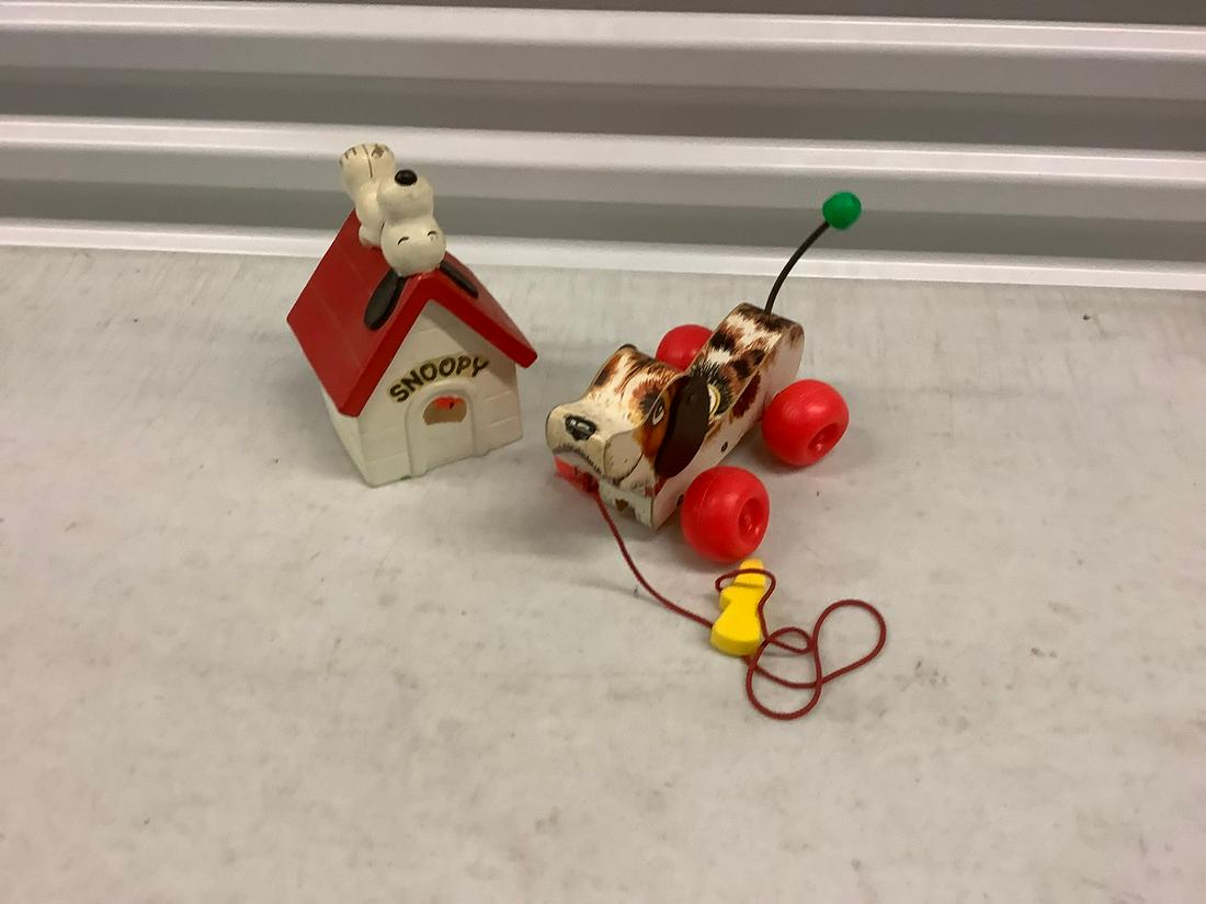 Lot of Little Snoopy Pull Toy and Snoopy Bank: Lot of Little Snoopy Pull Toy and Snoopy Bank