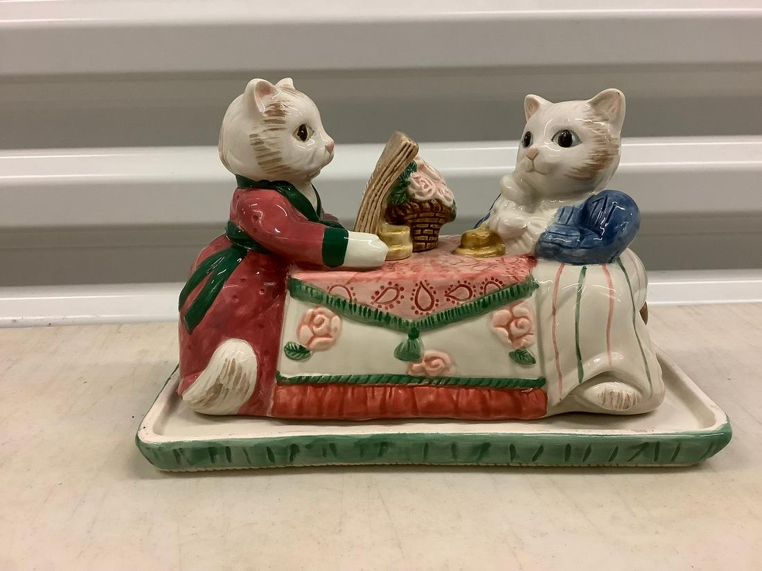Signed 1988 Fitz and Floys cats covered cheese dish: Signed 1988 Fitz and Floys cats covered cheese dish