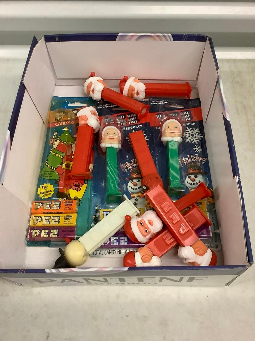 Lot of Christmas Pez Dispensers: Lot of Christmas Pez Dispensers