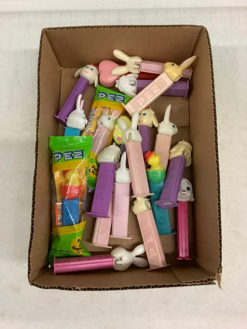 Large lot of Easter themed Pez Dispensers: Large lot of Easter themed Pez Dispensers