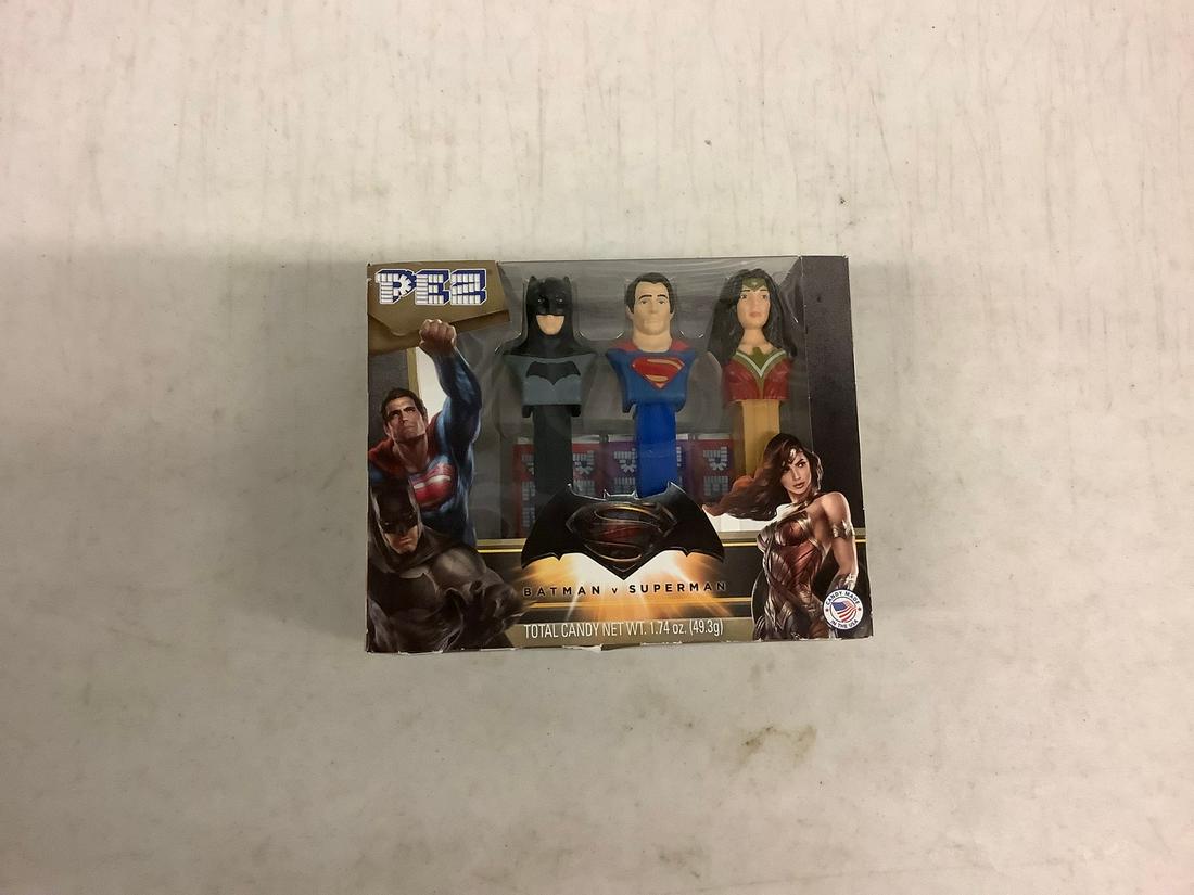 Batman vs. Superman Pez dispensers: Batman vs. Superman Pez dispensers