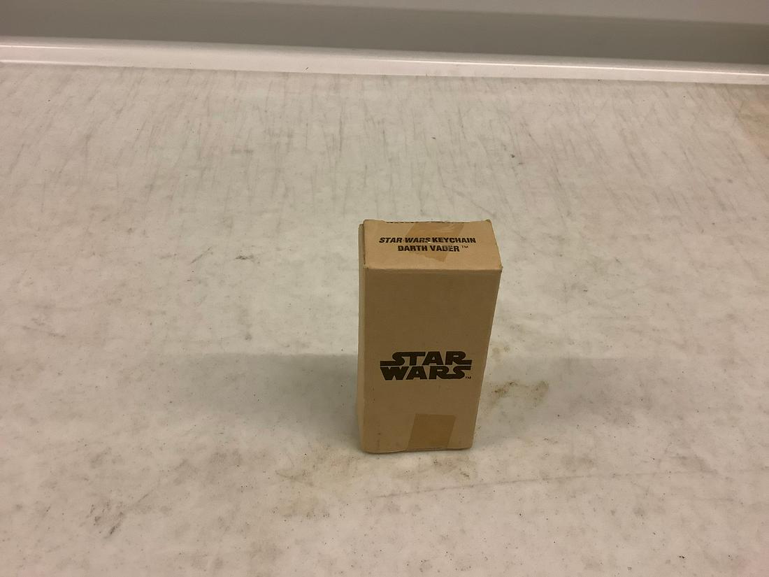 Unopened Star Wars Dath Vader Keychain Avon 1998 (1 of 1)