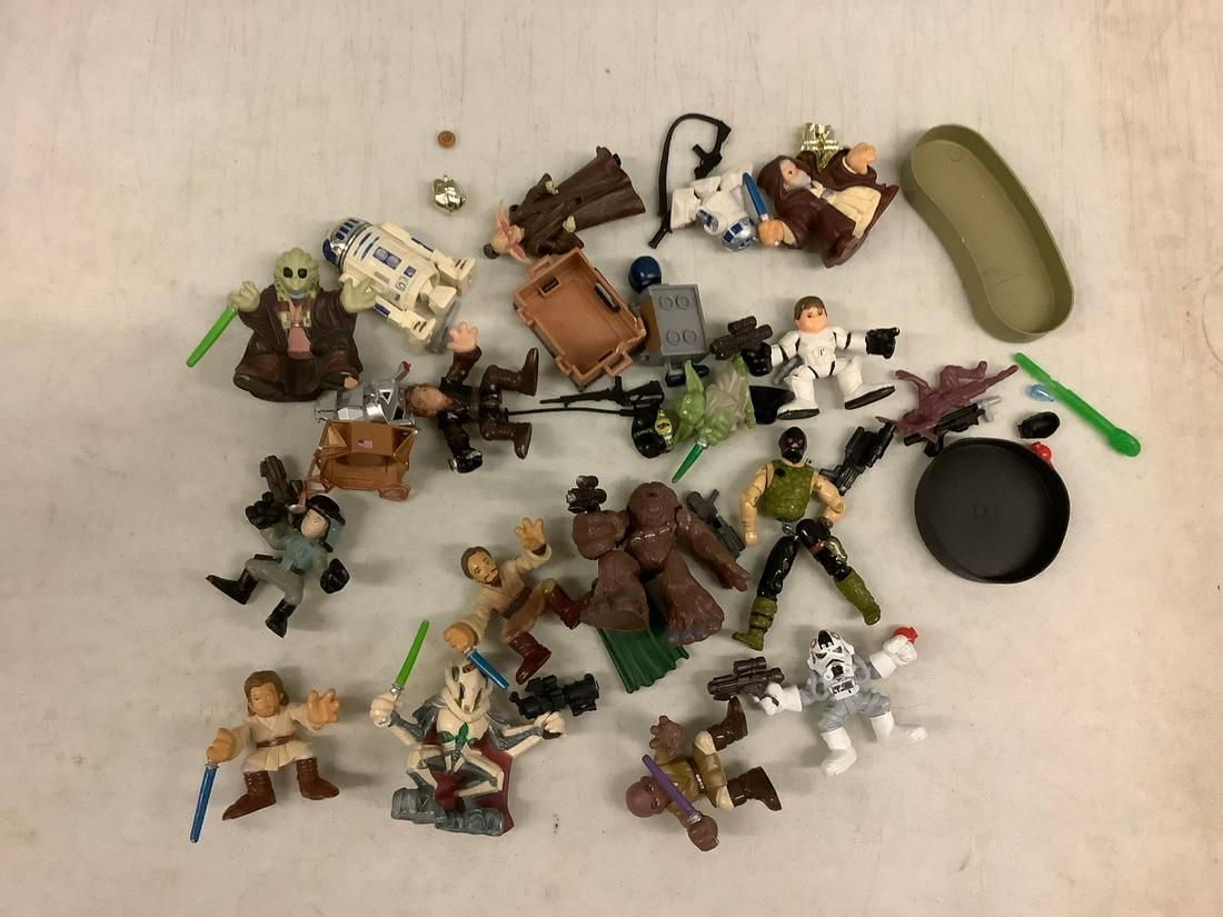 Large lot of Star Wars Action Figures (1 of 1)