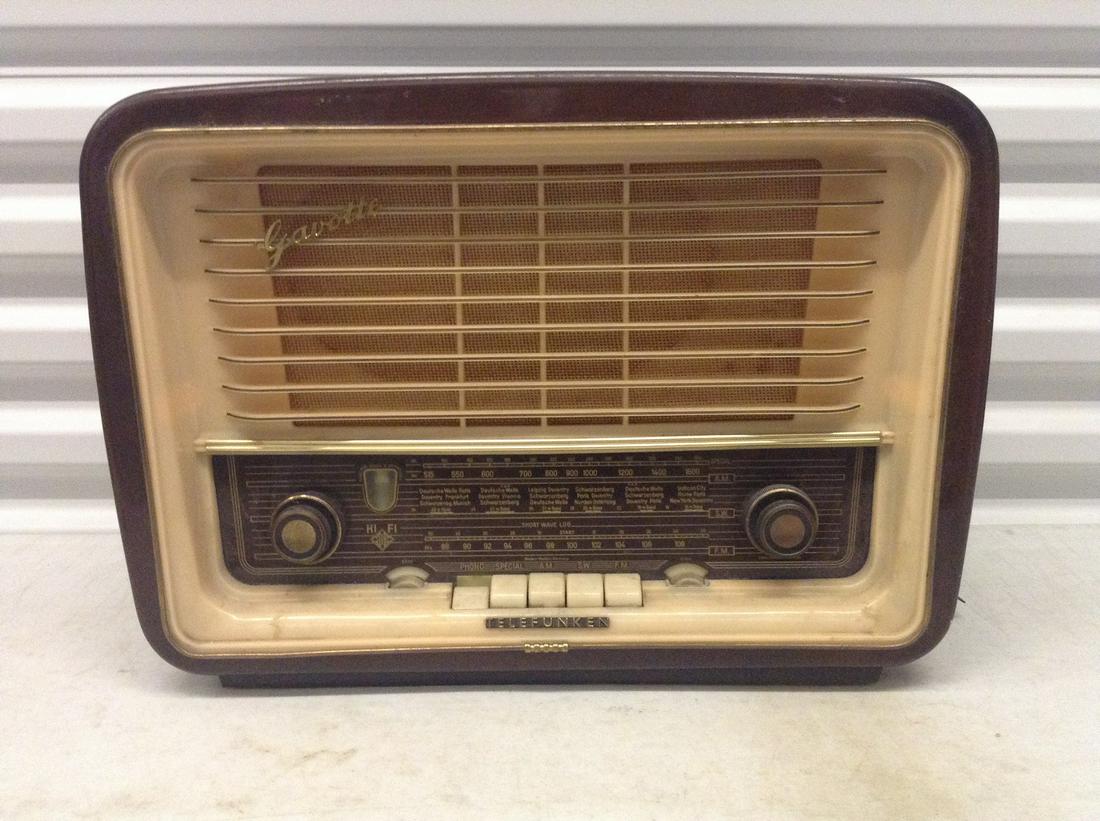 Telefunken Superheterodyne Gavotte 7 18.75x13x7.5 LxHxD: Telefunken Superheterodyne Gavotte 7 18.75x13x7.5 LxHxD