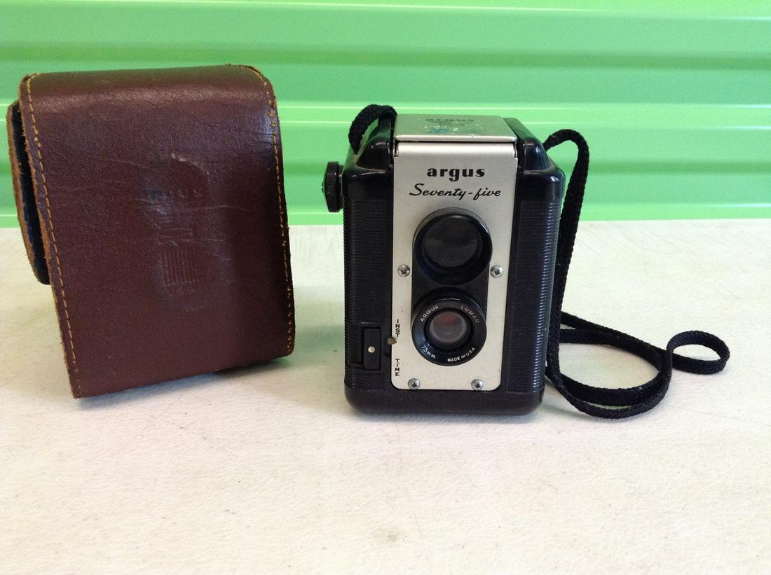 Vintage Argus Seventy-Five Camera with Case (1 of 1)