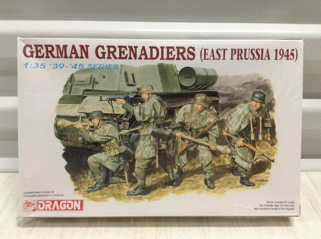Sealed German Grenadiers WWII Model Kit (1 of 1)