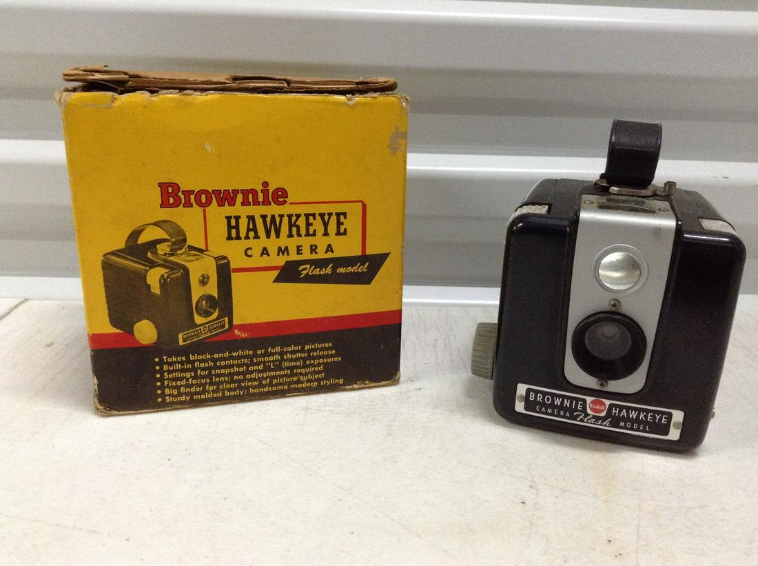 Vintage Kodak Brownie Hawkeye Flash Model Camera with (1 of 1)