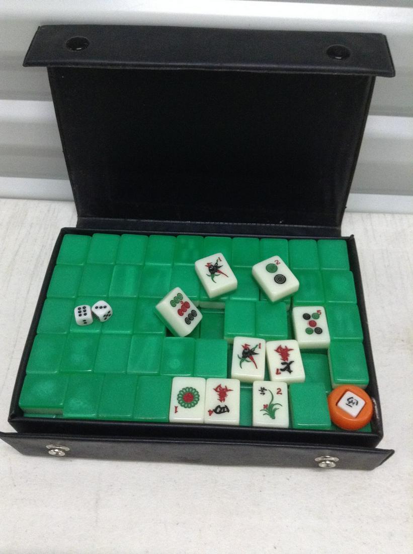 Vintage Mahjong Set: Vintage Mahjong Set