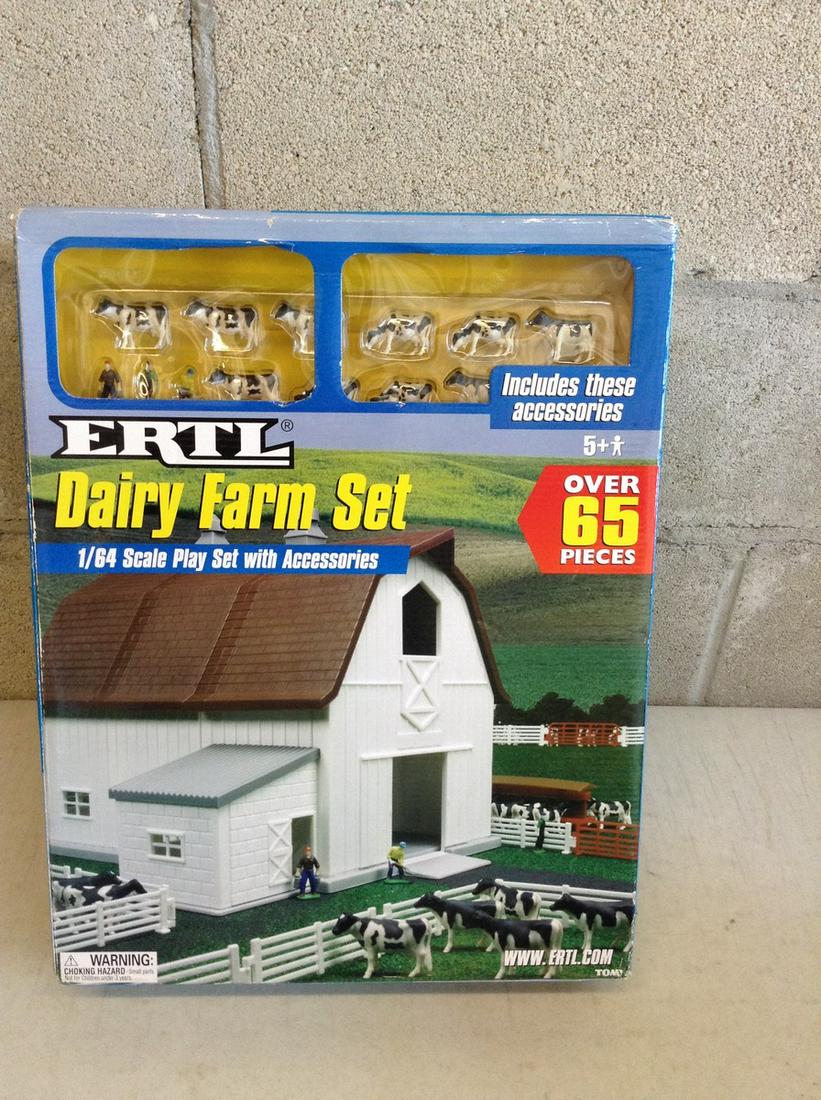 ERTL Dairy Farm Set Over 65 Pieces Mint in Box (1 of 1)