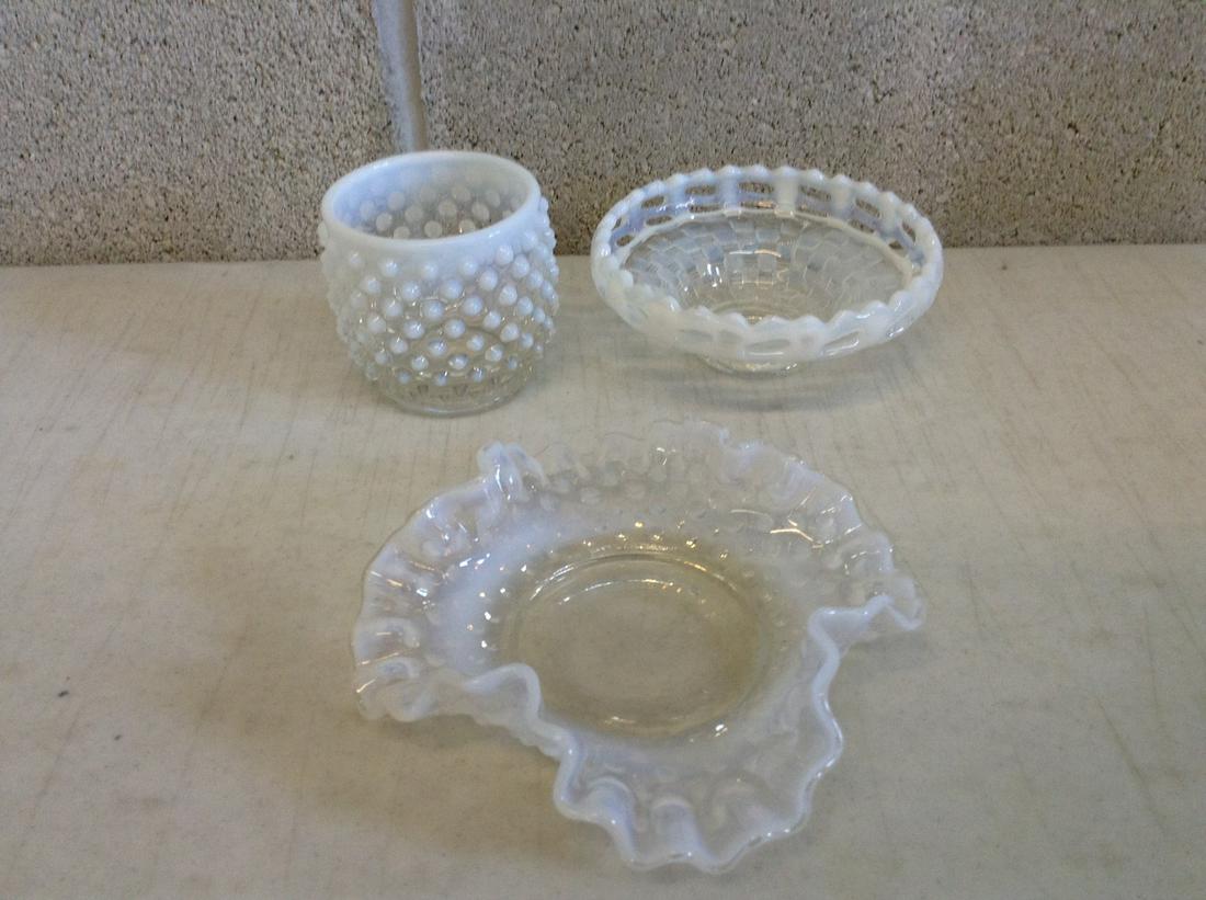 Lot of Vintage Opalescent Glassware: Lot of Vintage Opalescent Glassware